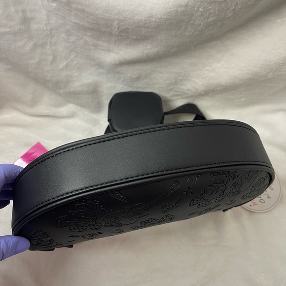 Betsey Johnson black shoulder bag with removable pouch, NWT - Picture 4 of 8